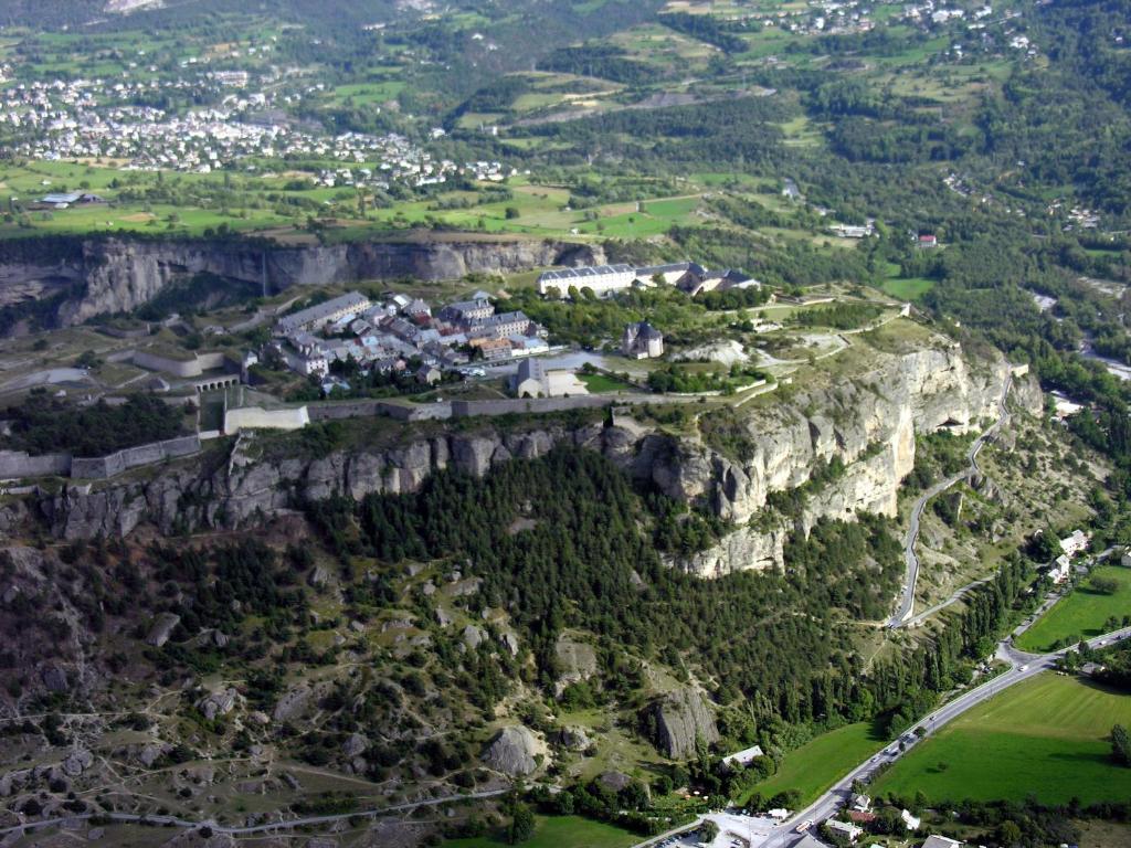 Le Rendez Vous De Vauban Gites & Spa Mont Dauphin Bagian luar foto