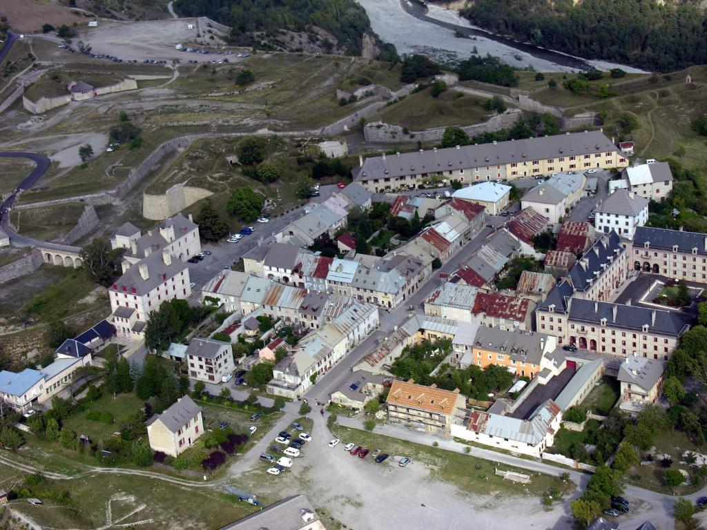 Le Rendez Vous De Vauban Gites & Spa Mont Dauphin Bagian luar foto